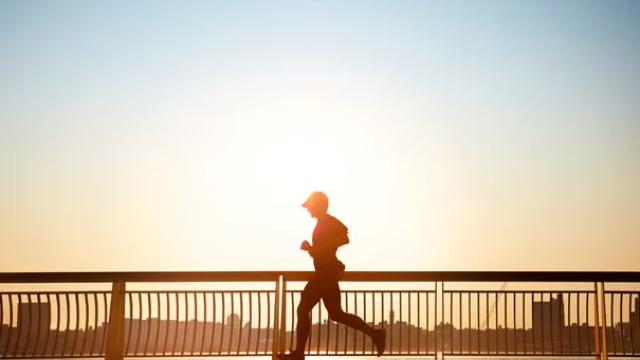 Runner showcasing new year’s resolution health kick for business trips