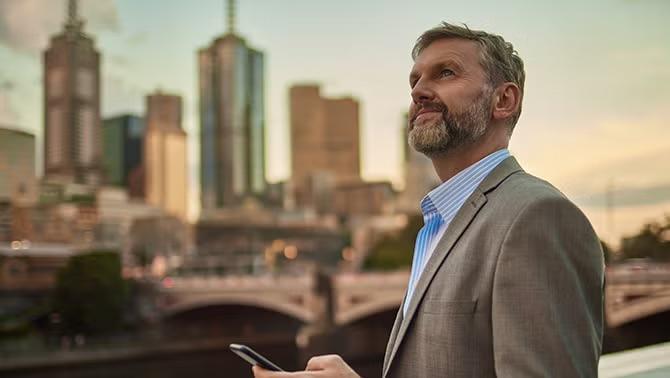 Man looking up demonstrating research by FCM Travel and Corporate Traveller revealing average domestic outbound Economy air fares across all carriers have decreased by 10 per cent in the second half of 2023