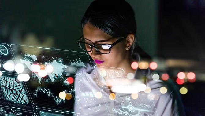 Women looking at a screen how Artificial intelligence is rapidly taking hold in the travel industry. 