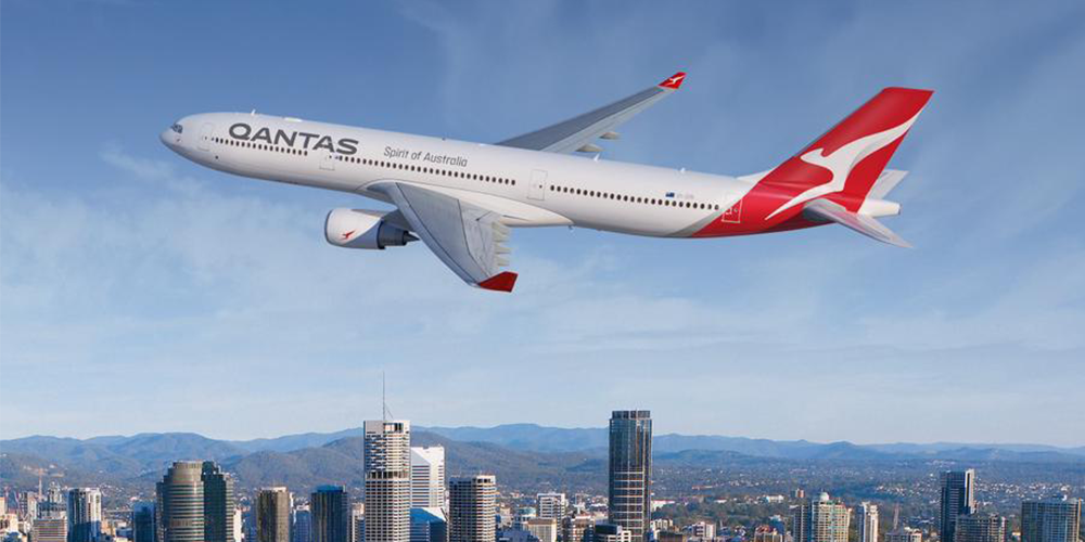 A Qantas aircraft flying in the air representing how to maximize your Qantas Business Rewards Points with tips on earning and using them effectively on flights, hotels, and more. 